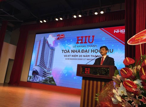 Phó Giáo sư Thái Bá Cần - Hiệu trưởng Trường Đại học quốc tế Hồng Bàng phát biểu về cơ sở đào tạo mới (ảnh: P.L)