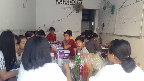 Một trường hợp dạy thêm học thêm tại nhà không phép ở quận Bình Tân (ảnh: P.L)