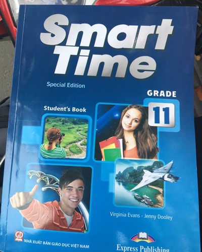 Sách Smart Time mà học sinh Trường Trần Phú đang theo học (ảnh: P.L)