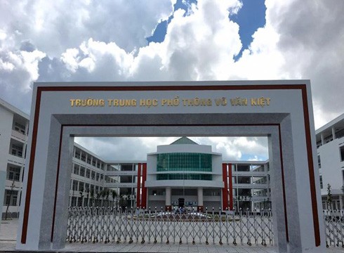Nguyên Hiệu trưởng Trường Võ Văn Kiệt vừa bị đề nghị kiểm điểm theo quy định (ảnh: CTV)