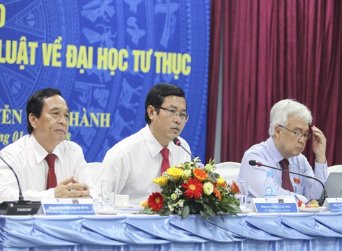 Thứ trưởng Nguyễn Văn Phúc (giữa) đồng chủ trì buổi hội thảo ngày 22/1 (ảnh:NTU)