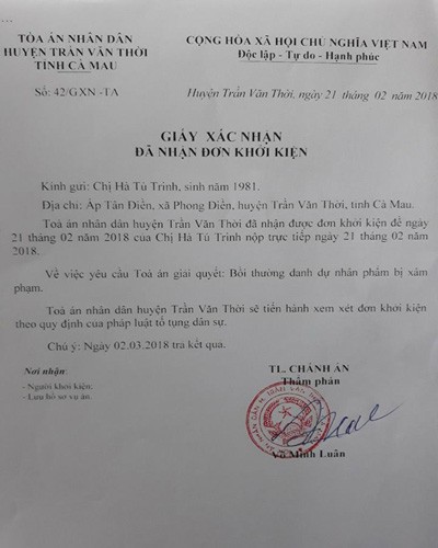 Giấy xác nhận đã nhận đơn khởi kiện của cô Trinh từ Tòa án huyện (ảnh: P.L)
