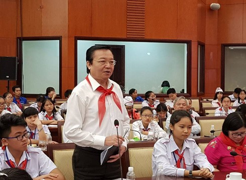 Giám đốc Sở Giáo dục và Đào tạo thành phố Lê Hồng Sơn phát biểu tại buổi gặp gỡ (ảnh: P.L)