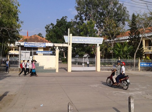 Trường trung học cơ sở Tân Thạch, nơi xảy ra vụ việc nam sinh T. bóp cổ cô giáo (ảnh: CA TPHCM)