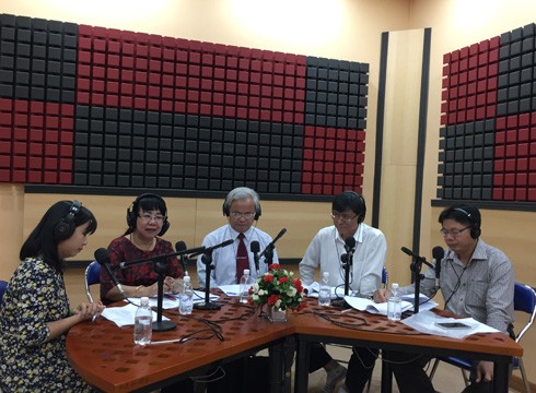 Hình ảnh tại buổi đối thoại cùng chính quyền thành phố chủ đề về giáo dục trong ngày 28/4 (ảnh: T.Nhung)