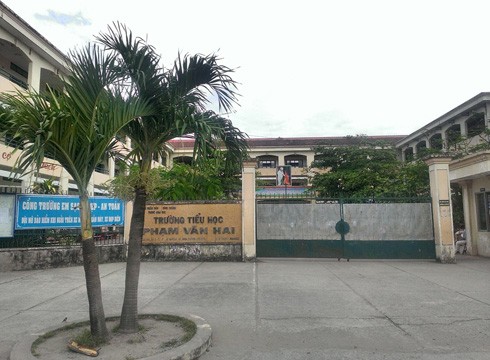 Trường tiểu học Phạm Văn Hai, nơi xảy ra vụ 29 học sinh bị ngộ độc vì trà sữa (Ảnh: website trường)