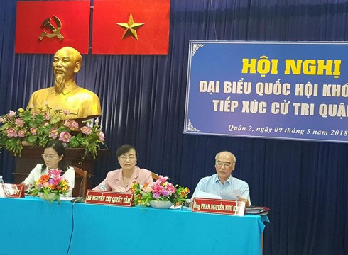 Bà Nguyễn Thị Quyết Tâm (giữa) và các đại biểu Quốc hội Thành phố Hồ Chí Minh (ảnh: P.L)