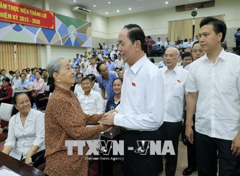 Chủ tịch nước Trần Đại Quang và các cử tri Thành phố Hồ Chí Minh (ảnh: TTXVN)