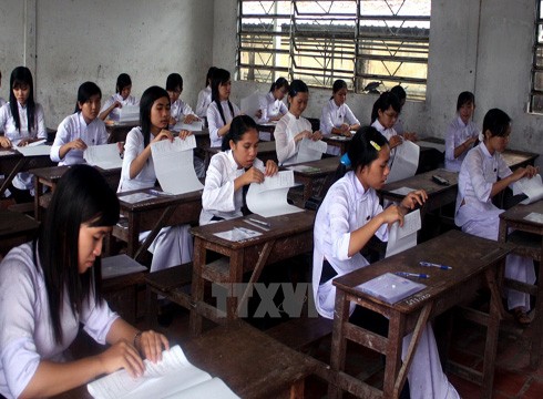 Thí sinh làm bài thi trung học phổ thông quốc gia ở tỉnh Cà Mau (ảnh: TTXVN)