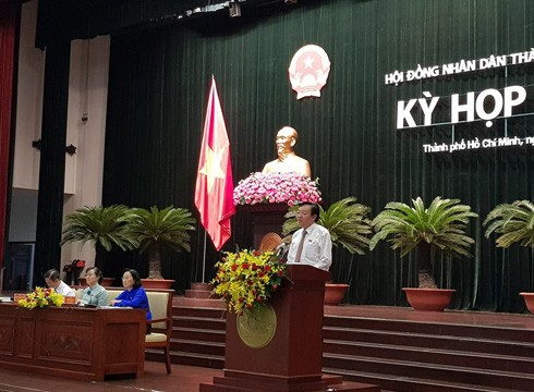 Giám đốc Sở Giáo dục và Đào tạo Thành phố Hồ Chí Minh Lê Hồng Sơn phát biểu tại kỳ họp (ảnh: P.L)