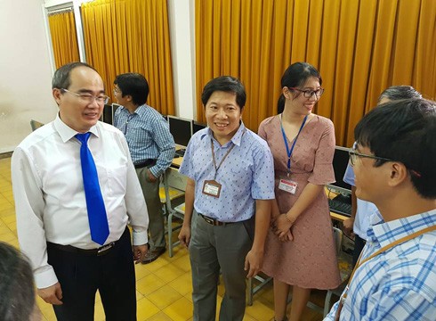 Bí thư Thành ủy Nguyễn Thiện Nhân gặp gỡ lãnh đạo phòng, ban của nhà trường (ảnh: P.L)