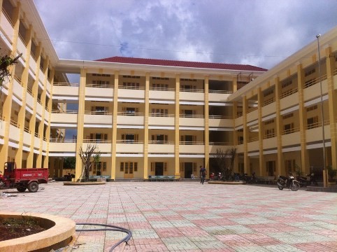 Trường trung học cơ sở Bình Chánh, huyện Bình Chánh, Thành phố Hồ Chí Minh (ảnh: website nhà trường)