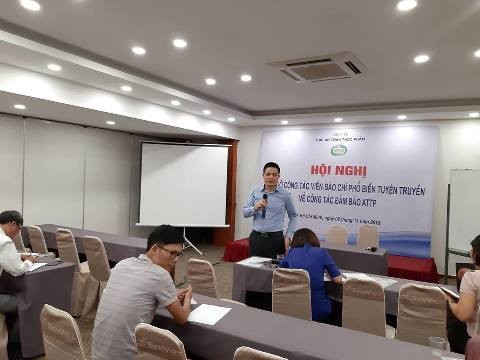 Cục trưởng Cục An toàn thực phẩm - ông Nguyễn Thanh Phong thông tin về tình hình an toàn thực phẩm (ảnh: P.L)