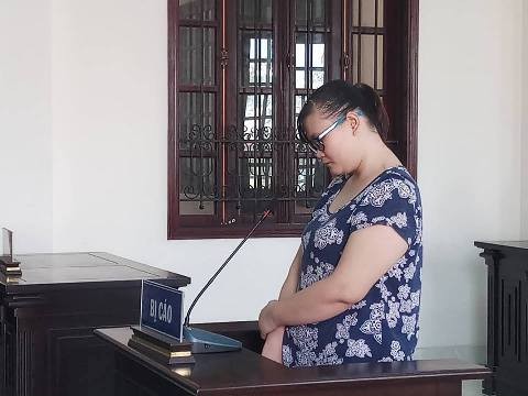 Trần Thị Hồng Phúc tại phiên tòa sáng ngày 15/11 ở huyện Bình Chánh (ảnh: P.L)