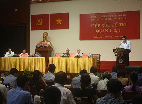 Toàn cảnh buổi tiếp xúc cử tri quận 1,3,4 của các đại biểu Quốc hội Thành phố Hồ Chí Minh (ảnh: P.L)