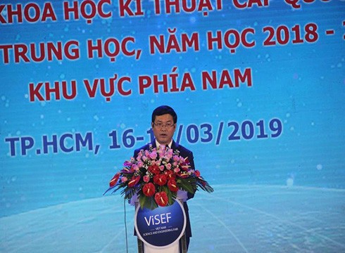 Thứ trưởng Bộ Giáo dục và Đào tạo Nguyễn Văn Phúc phát biểu tại lễ khai mạc (ảnh: P.Nga)