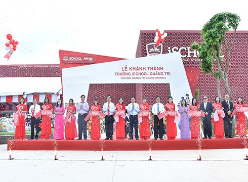 Nghi thức cắt băng khánh thành, đưa vào hoạt động Trường iSchool tại tỉnh Quảng Trị (ảnh: CTV)