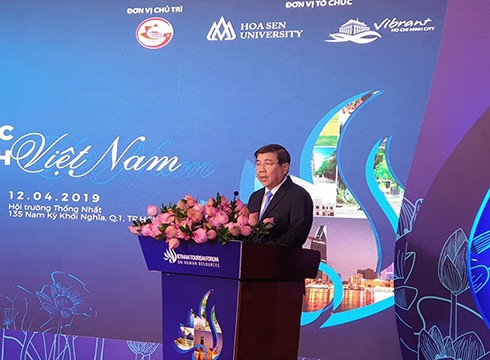 Chủ tịch Ủy ban nhân dân Thành phố Hồ Chí Minh Nguyễn Thành Phong phát biểu tại diễn đàn (ảnh: P.L)