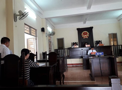 Phiên tòa sơ thẩm ngày 22/3 ở Tòa án nhân dân huyện Trần Văn Thời, tỉnh Cà Mau (ảnh: P.L)