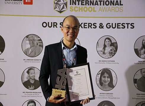 Ông Ngô Thành Nam - đại diện Tập đoàn Nguyễn Hoàng nhận giải thưởng ISA 2019 (Ảnh: NHG)