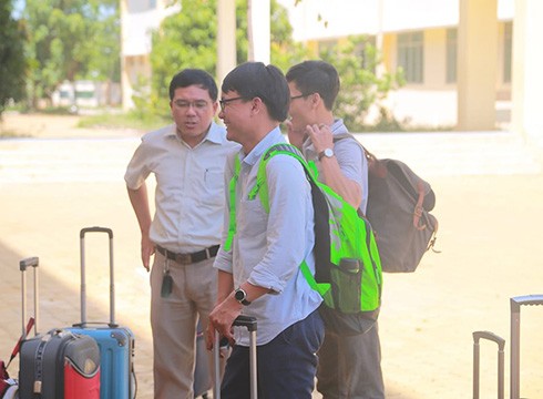 Hàng nghìn giảng viên đại học ở Sài Gòn đã lên đường về các tỉnh làm nhiệm vụ coi thi (ảnh: HUFI)