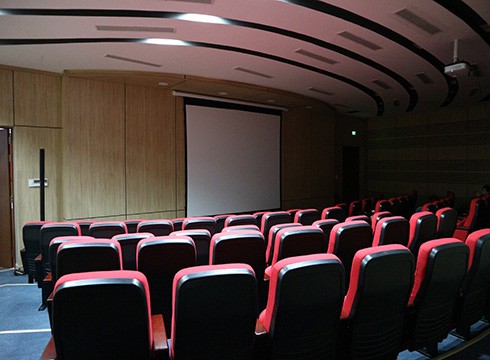 Phòng chiếu phim của Thành phố Giáo dục Quốc tế - IEC Quảng Ngãi (ảnh: NHG)