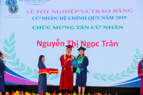 Buổi lễ trao bằng tốt nghiệp của Trường Đại học Luật Thành phố Hồ Chí Minh ngày 12/7 (ảnh:hcmlaw.edu.vn)