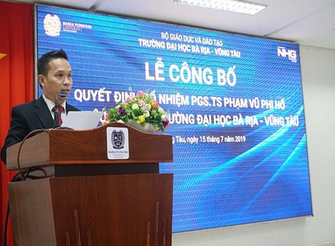 Phó Giáo sư Phạm Vũ Phi Hổ phát biểu tại buổi lễ bổ nhiệm Phó Hiệu trưởng (ảnh: NHG)