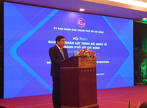Chủ tịch Ủy ban nhân dân Thành phố Hồ Chí Minh Nguyễn Thành Phong phát biểu tại hội thảo (ảnh: P.L)