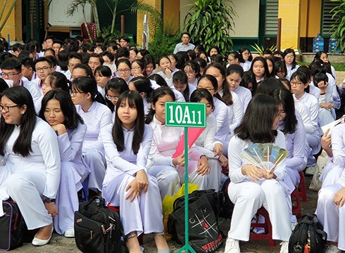 Các tân học sinh lớp 10 của Trường trung học phổ thông Trưng Vương, quận 1 (ảnh: P.L)