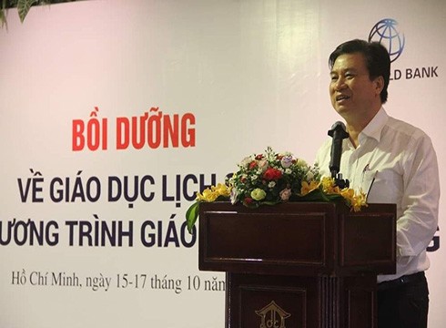 Thứ trưởng Bộ Giáo dục và Đào tạo Nguyễn Hữu Độ phát biểu tại lớp bồi dưỡng (ảnh: P.L)