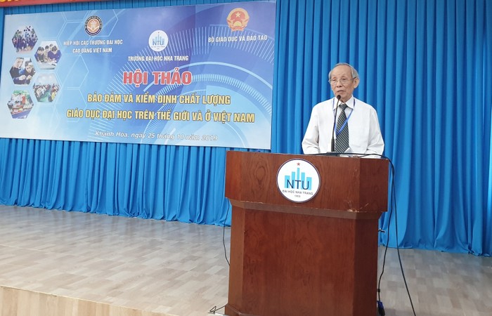 Giáo sư Trần Hồng Quân - Chủ tịch Hiệp hội các trường đại học, cao đẳng Việt Nam phát biểu khai mạc (ảnh: P.L)
