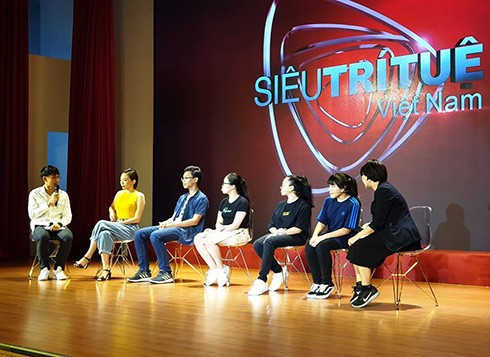 Giao lưu cùng với các thí sinh của Siêu trí tuệ Việt Nam, quốc tế ngày 16/11 (ảnh: P.L)