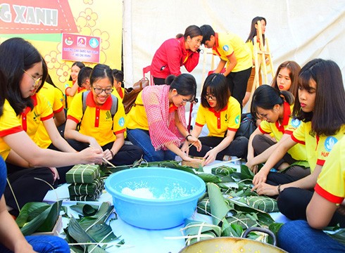 Học sinh Thành phố Hồ Chí Minh tham gia một hoạt động vui đón Xuân tới (ảnh minh hoa: Thành đoàn HCM)