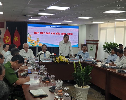 Chủ tịch Ủy ban nhân dân Thành phố Hồ Chí Minh Nguyễn Thành Phong phát biểu tại buổi gặp gỡ (ảnh: P.L)