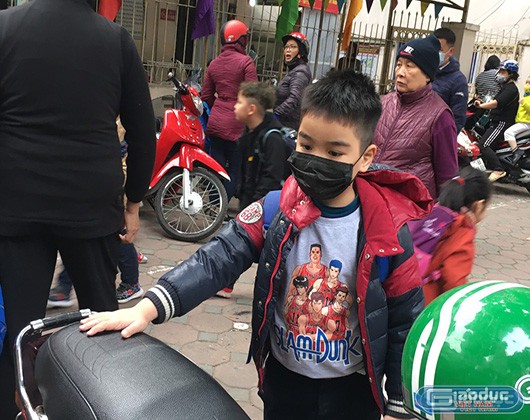 Học sinh đeo khẩu trang khi đến trường (ảnh minh họa: giaoduc.net.vn)