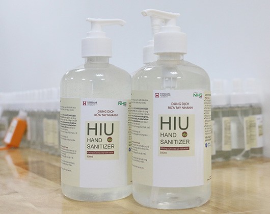 Dung dịch rửa tay sát khuẩn mà Trường Đại học Quốc tế Hồng Bàng vừa điều chế thành công (ảnh: HIU)