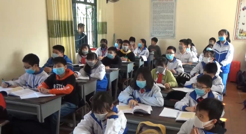 Học sinh đeo khẩu trang đúng cách cũng như là cách phòng chống virus Corona (ảnh minh họa: báo Điện Biên Phủ)