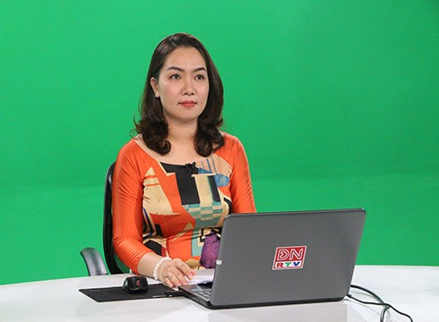 Giáo viên ôn tập kiến thức trên kênh truyền hình của Đồng Nai (ảnh: Sở Giáo dục tỉnh Đồng Nai)