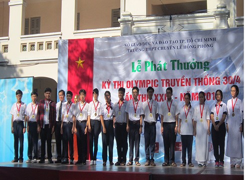 Một lần tổ chức Cuộc thi Olympic truyền thống 30/4 tại Trường chuyên Lê Hồng Phong (ảnh: báo giaoduc.edu.vn)