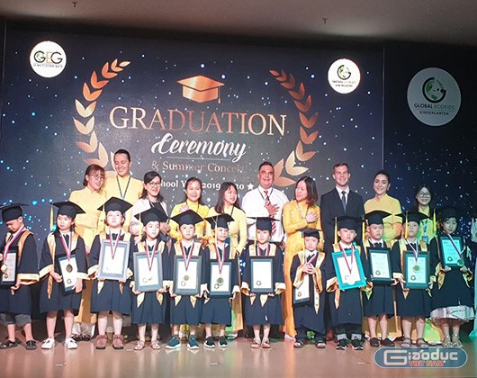 13 học sinh ở Global EcoKids đã được nhà trường tổ chức lễ tốt nghiệp (ảnh: P.L)