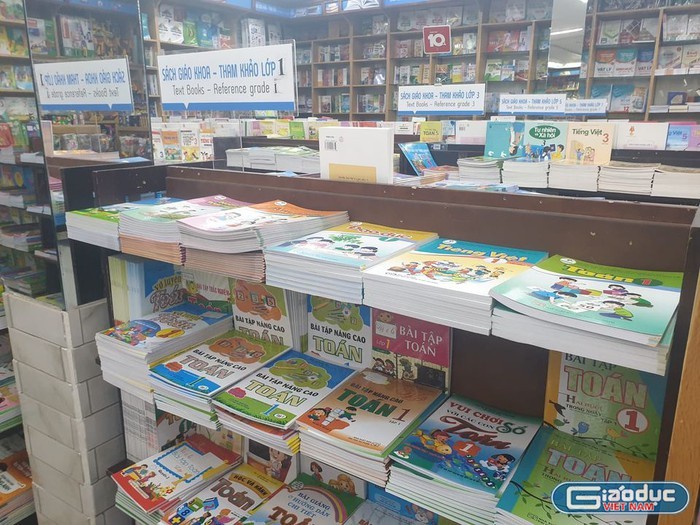 Học sinh lớp 1 của trường tiểu học Lê Văn Thọ đã có đủ sách giáo khoa để học (ảnh minh họa: P.L)
