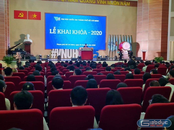 Lễ khai khóa đã thu hút gần 1.000 sinh viên, giảng viên của Đại học Quốc gia Thành phố Hồ Chí Minh (ảnh: P.L)