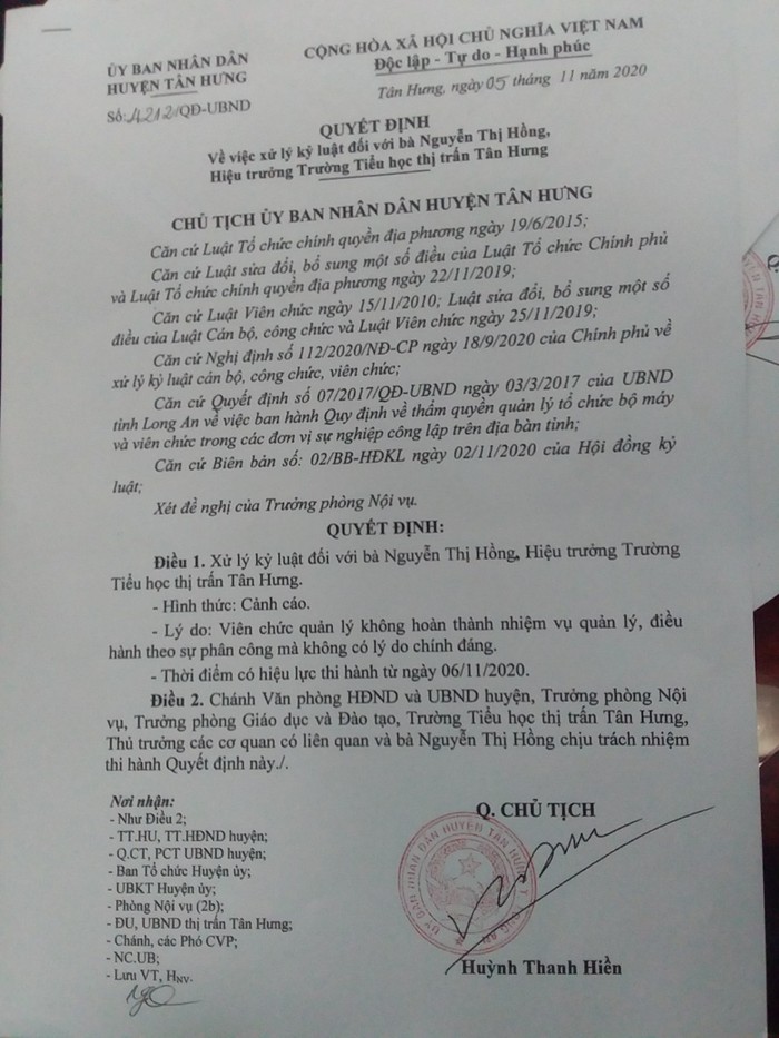 Quyết định kỷ luật bà Nguyễn Thị Hồng - Hiệu trưởng trường tiểu học thị trấn Tân Hưng (Ảnh: CTV)