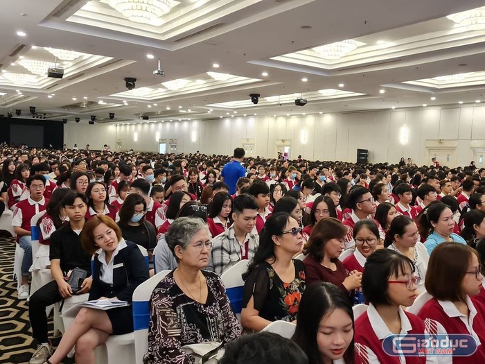 Hơn 2.300 tân sinh viên của HIU tham dự lễ khai giảng năm học mới (Ảnh: P.L)