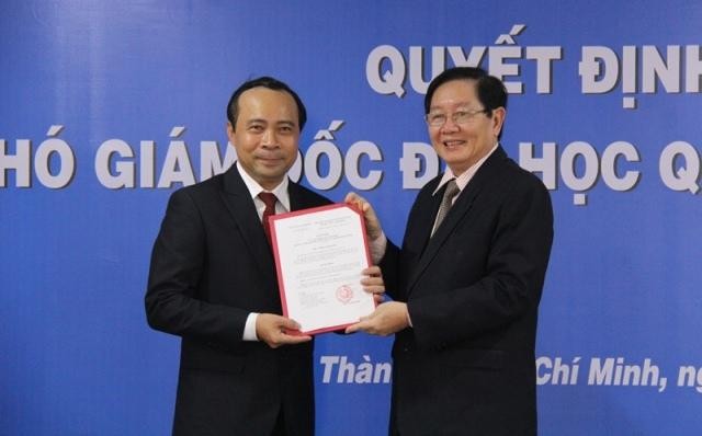 Tân Giám đốc Đại học Quốc gia Thành phố Hồ Chí Minh (trái, ảnh: VNUHCM)