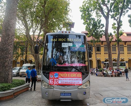 Chuyến xe đưa sinh viên Đại học Sài Gòn về quê đón tết cùng với gia đình (ảnh: CTV)