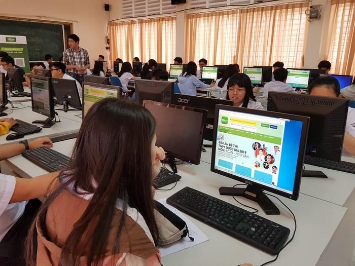 Học sinh làm bài kiểm tra qua mạng (ảnh có tính minh họa: 789.vn)