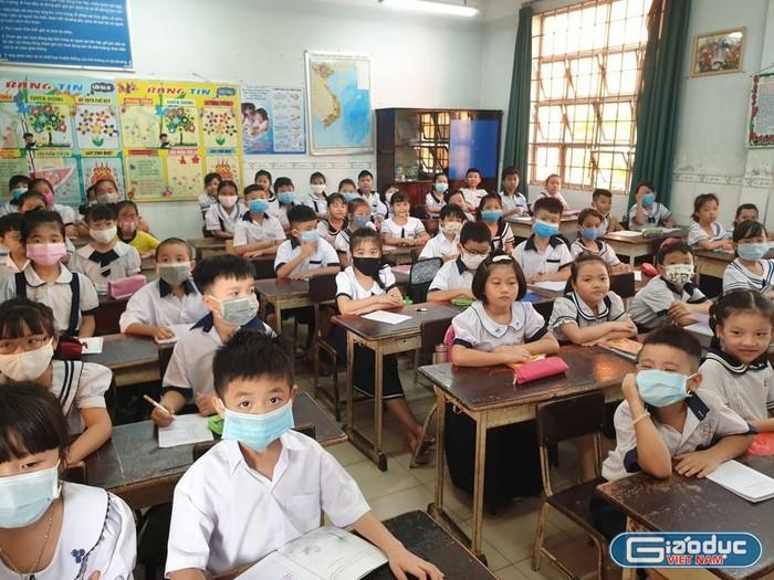 Học sinh trường tiểu học Lê Văn Thọ, quận 12, 1 trong những trường đông học sinh nhất thành phố (ảnh: P.L)