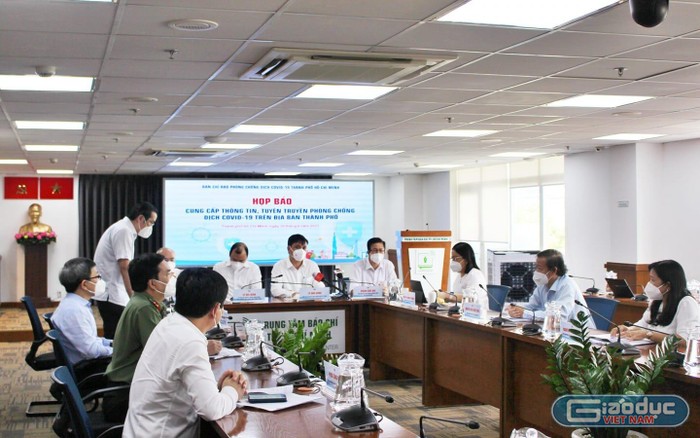 Buổi họp báo thông tin về tình hình dịch Covid-19 tại Thành phố Hồ Chí Minh sáng ngày 30/9 (ảnh: P.L)